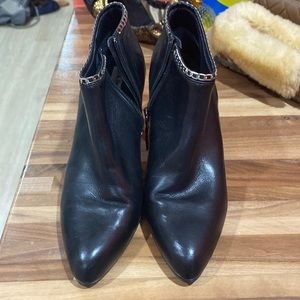 Moving SALE 🔥🔥VGUC Black Chain LK Bennett Bootie
